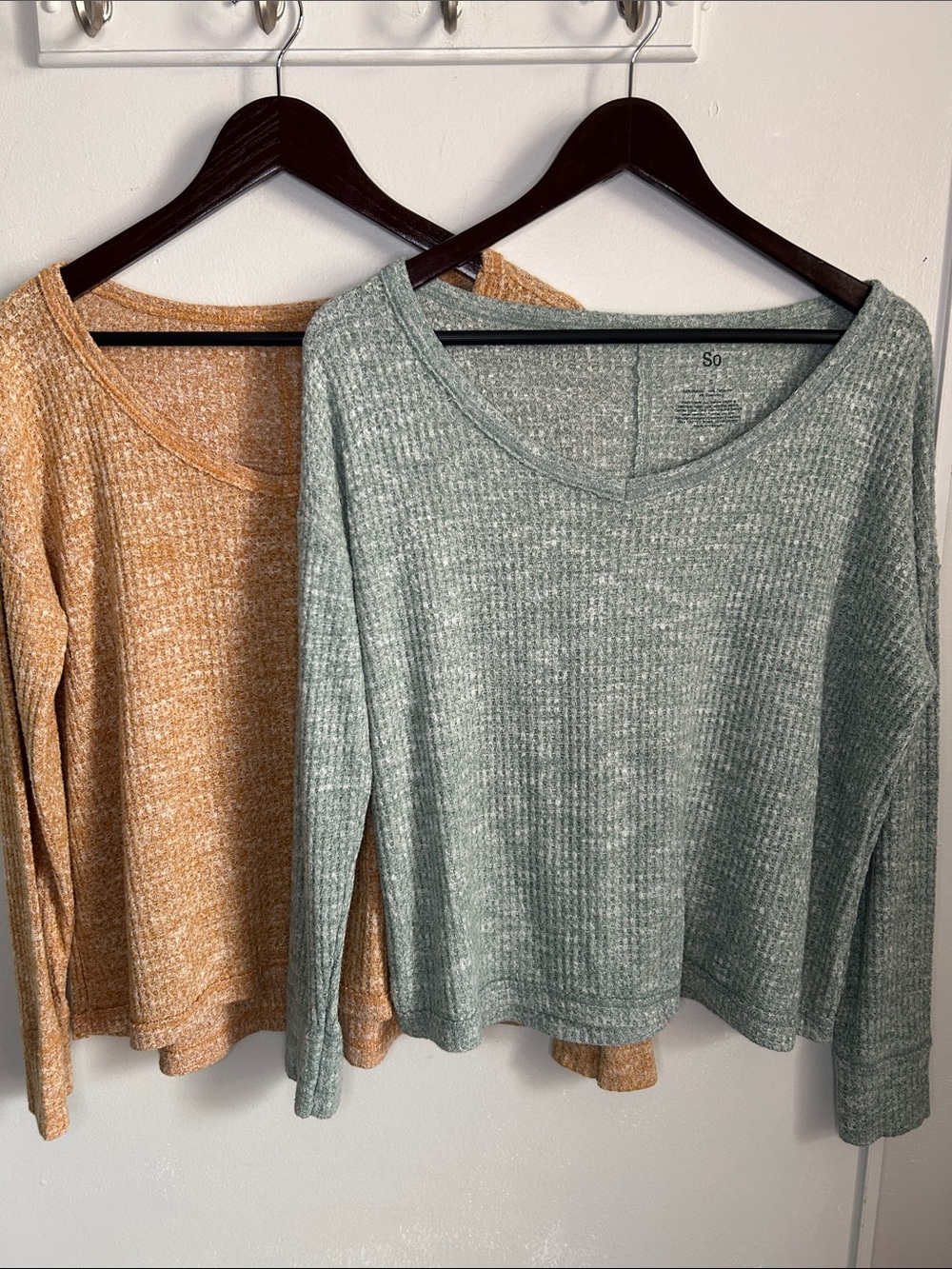 SO Pair Scooped V-Neck Brushed Waffle Knit Top in Marled Golden Mustard & Green